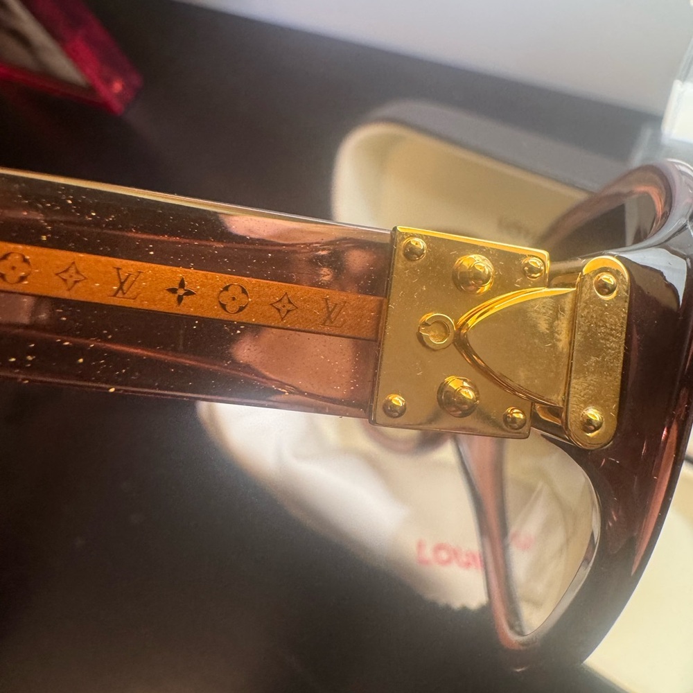 Louis Vuitton Elegant Brown Sunglasses - Picture 10 of 12